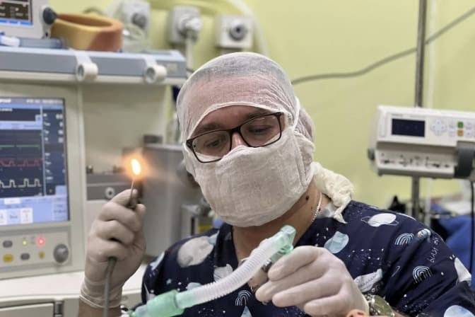 Львівські лікарі успішно прооперували однорічну дівчинку, яка проковтнула насінину гарбуза