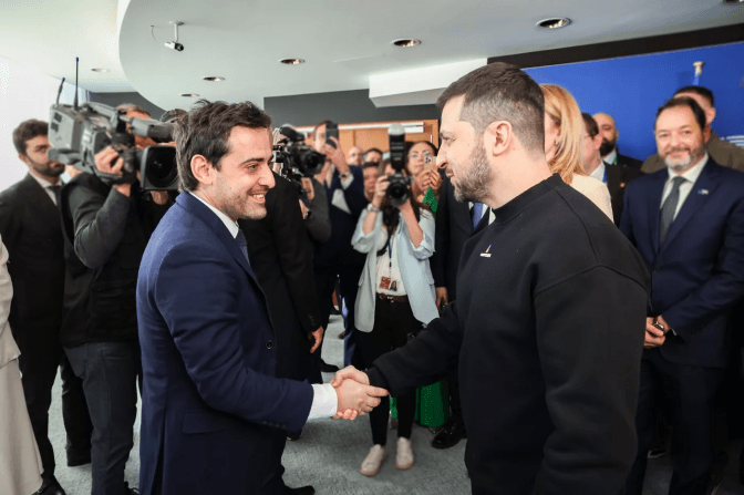 Франція може направити своїх солдатів на небойові завдання в Україну