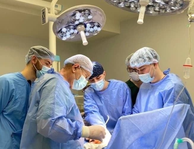 У Львові прооперували чоловіка з рідкісною пухлиною підшлункової залози