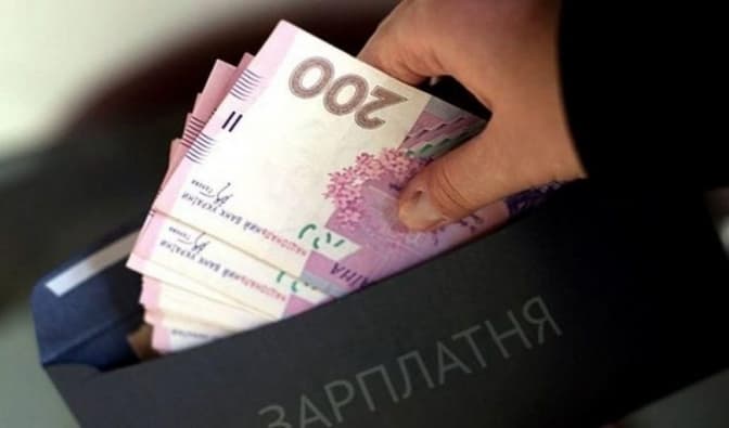 Директорка ліцею на Львівщині виписала матері незаконну премію