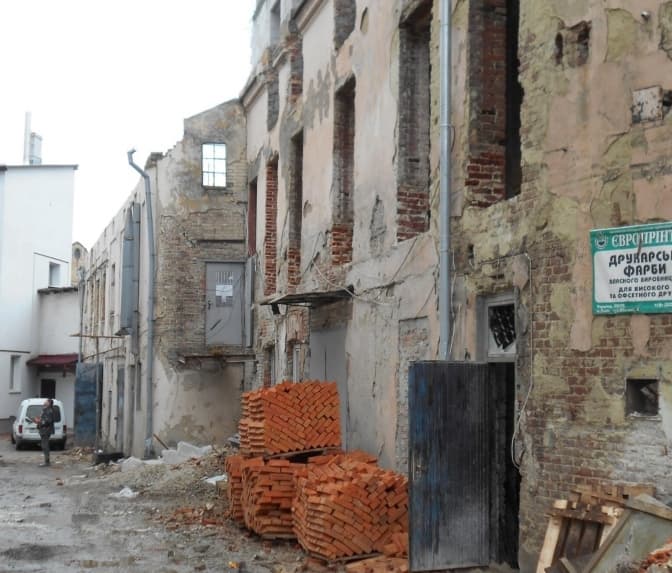 У Львові триває самовільне будівництво поблизу старого заводу. Що відомо