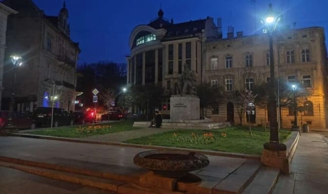 У центрі Львова і на Сихові замінили вуличне освітлення