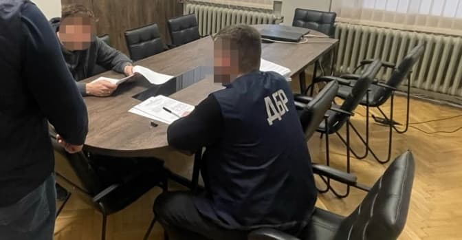 Правоохоронець на Львівщині незаконно переправляв чоловіків за кордон