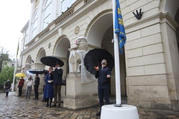 Пік Covid-19 в Україні та ідеали Майдану. Головне за ніч і минулу добу