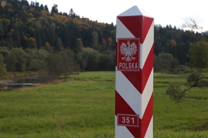 На митниці у Краковці розділять вантажний та пасажирський рух