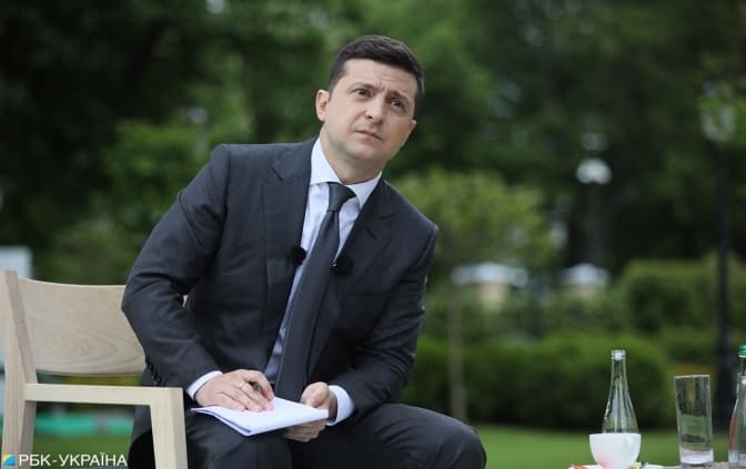 Президент розповів, коли запрацюють транспорт та дитсадки і що буде з дорогами