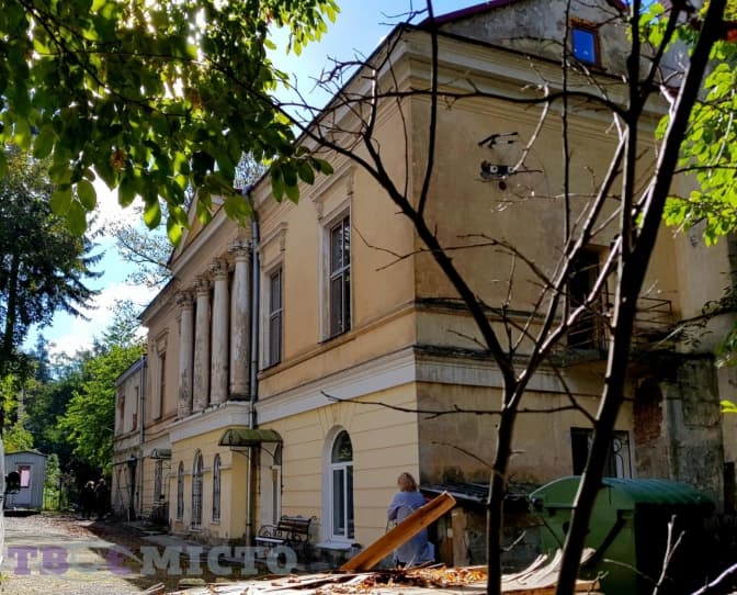 Від забутого трамвайного міста до палацу-«глушилки». Три локації нетуристичного Львова