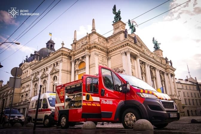 У Львові врятували чоловіка, який довгий час перебував у зачиненій квартирі та потребував медичної допомоги