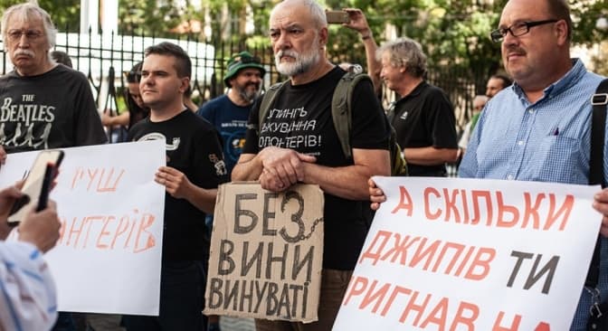 Справи волонтерів. Правоохоронці не прийшли на сесію облради