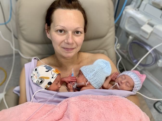 У львівському пологовому виходили трійню, яка народилася передчасно