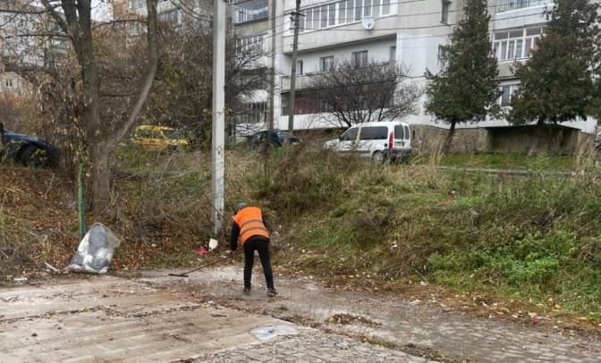 На Миколайчука у Львові прибрали залишки ринку «Світлиця» та понад 60 МАФів