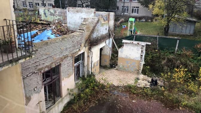 Мешканці вулиці Гіпсової у Львові підозрюють, що будівельні роботи загрожують віллі Niuta