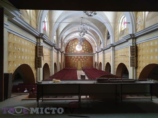 На аукціоні продали борги Львівського автобусного заводу, зокрема і заставу на монастир