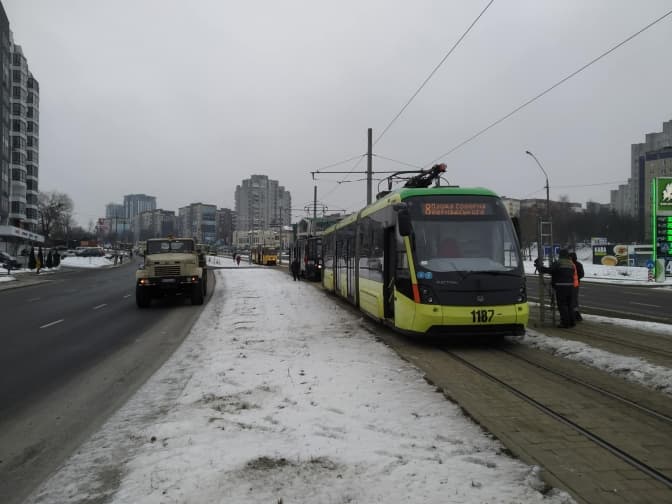 Ситуація на дорогах Львова. На Сихові зупинились трамваї