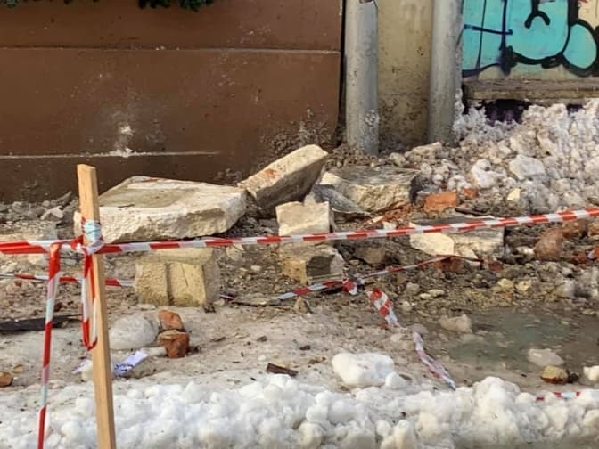 У Львові разом зі снігом осипаються й фасади кам'яниць