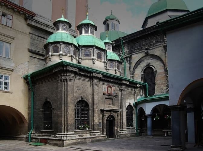 У Львові реставрують дах каплиці Трьох святителів