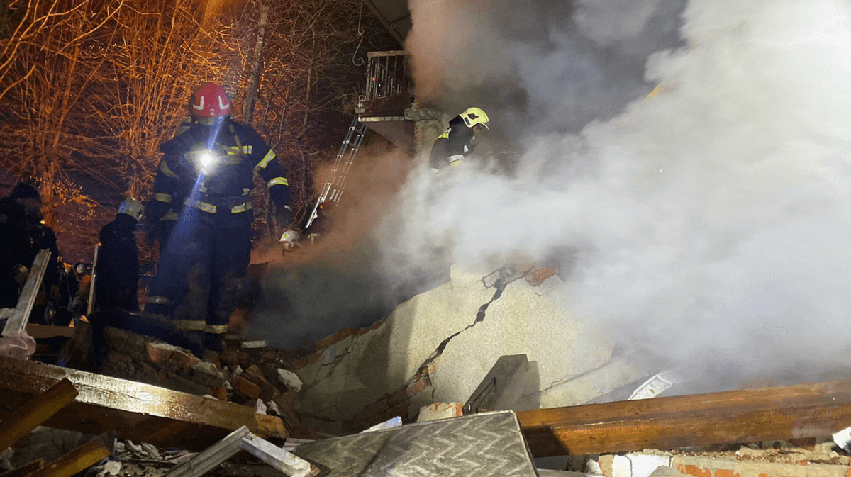 Після вибуху під завалами дому у Львові знайшли тіло чоловіка. В будинку поруч – тіло жінки