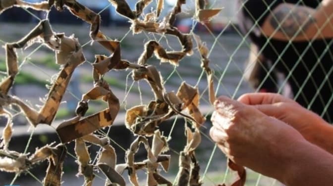 Львів’ян запрошують допомогти плести маскувальні сітки для українських захисників