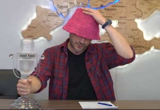 На благодійному аукціоні за кубок «Євробачення» зібрали 900 тисяч доларів