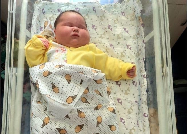 П’ять кілограмів щастя. У львівському пологовому народилася дівчинка-богатирка