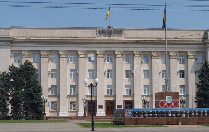 У Херсоні російські окупанти захопили будівлю міськради