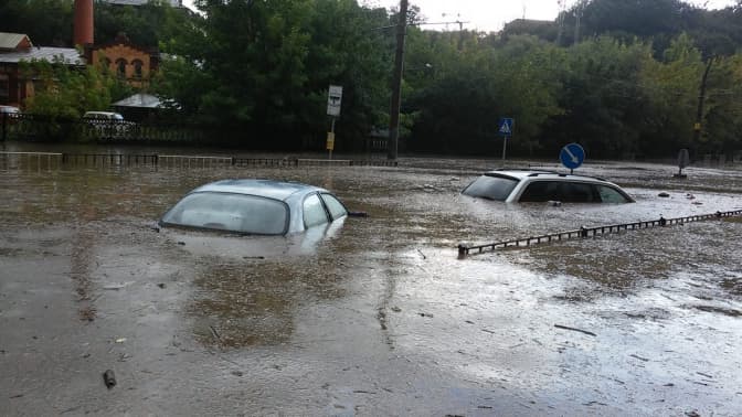 Львів знову затопило під час грози. Фото, відео. Доповнено