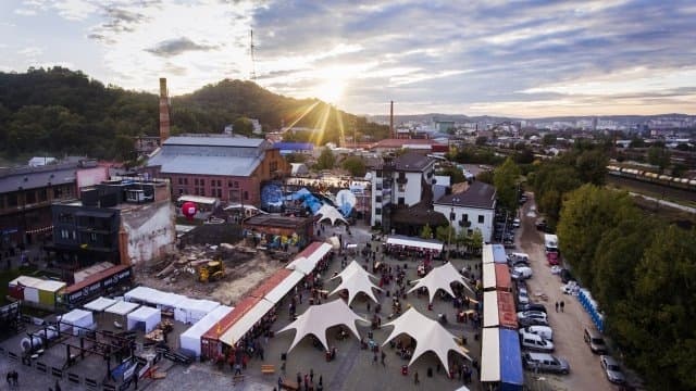 Через карантин львівська мережа ресторанів !Fest відправляє частину працівників у вимушені відпустки
