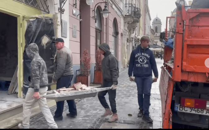 На площі Ринок у Львові виявили самовільну реконструкцію пам’ятки архітектури