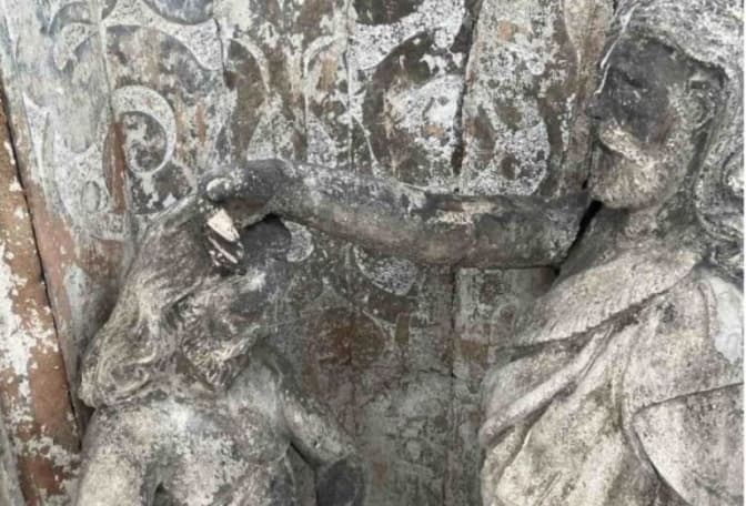 У центрі Львова відреставрують фігури зі скульптурної групи «Хрещення»