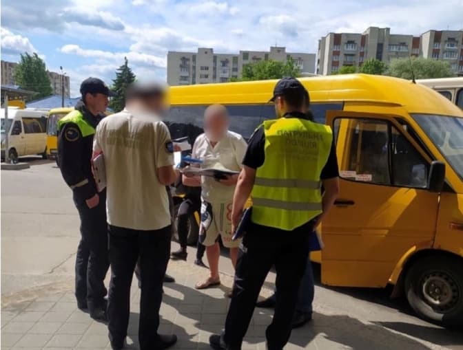 Поліцейські Львівщини виявили 25 несправних маршруток, які перевозили людей