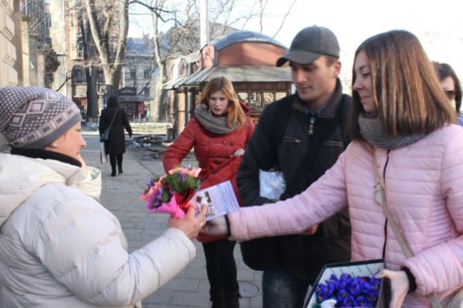Чи штрафують у Львові за продаж червонокнижних первоцвітів. Роз'яснення Держекоінспекції