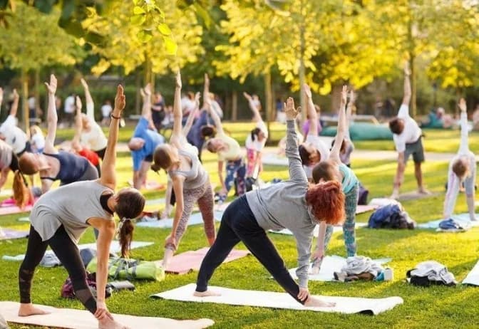 Львів’ян запрошують приєднатися до ранкової руханки у Стрийському парку