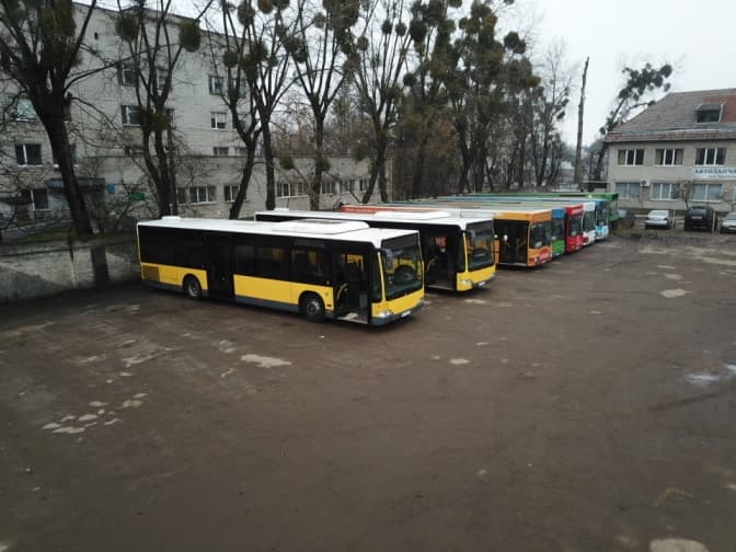 Приватний перевізник у Львові придбав вживані автобуси, що мають виїхати на маршрут №53