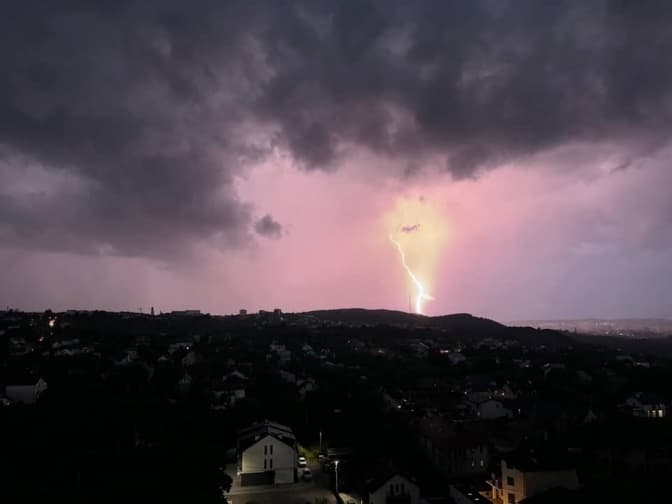 Гроза у Львові увечері 17 липня / Фото: Yuliya Zyhmund