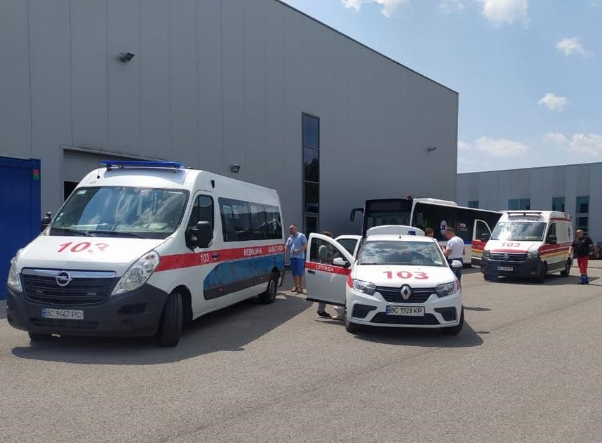 Сімох важкохворих перевезли зі Львова на лікування за кордон