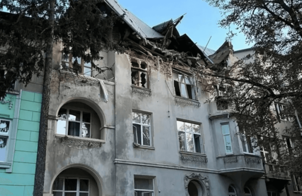 Будинок на вул. Коновальця, 44, який постраждав від російської атаки 4 вересня 2024 року / зі сторінки Андрія Садового