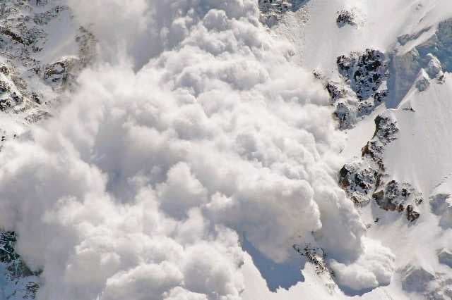 Синоптики попереджають про значну небезпеку сходження лавин у горах Львівщини