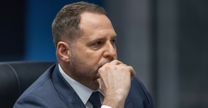 У США вимагають від Байдена дати пояснення щодо Єрмака та його імовірних зв’язків з росією. В МЗС відреагували