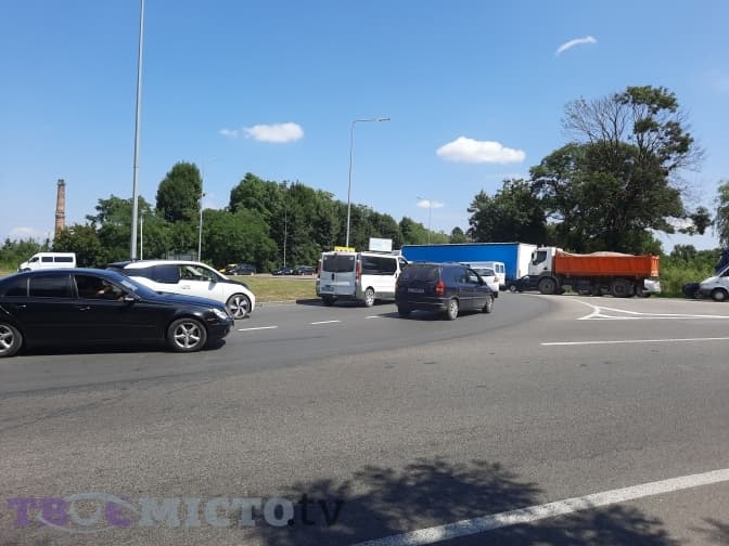 Потрібне «діамантове» кільце. Як зменшити затори на перехресті Городоцької та об'їзної