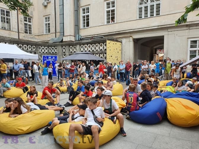 У дворику львівської Ратуші запрацювала фан-зона Lviv Olympic Space. Фото, відео