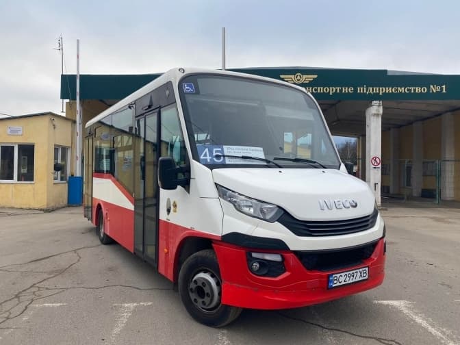 До дитячої лікарні у Львові запустили перший низькопідлоговий автобус