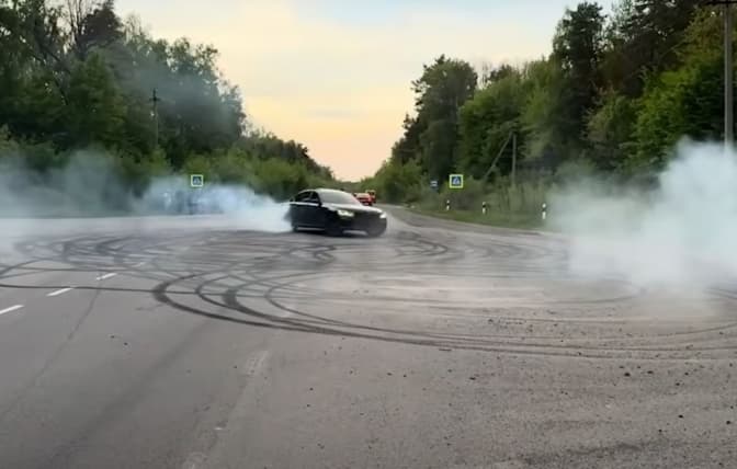 У Львові поліція затримала водія, який дрифтував під час комендантської години. Відео