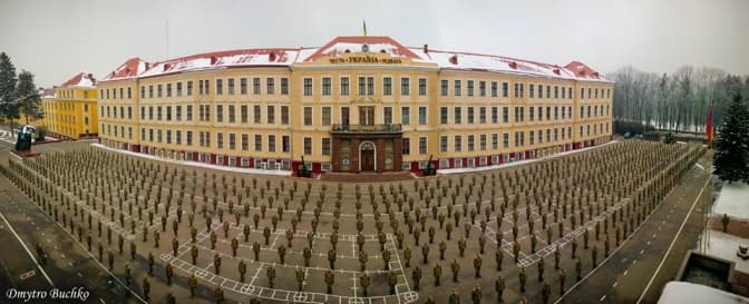 У Львові понад півтисячі курсантів долучилися до флешмобу на підтримку ветеранів АТО