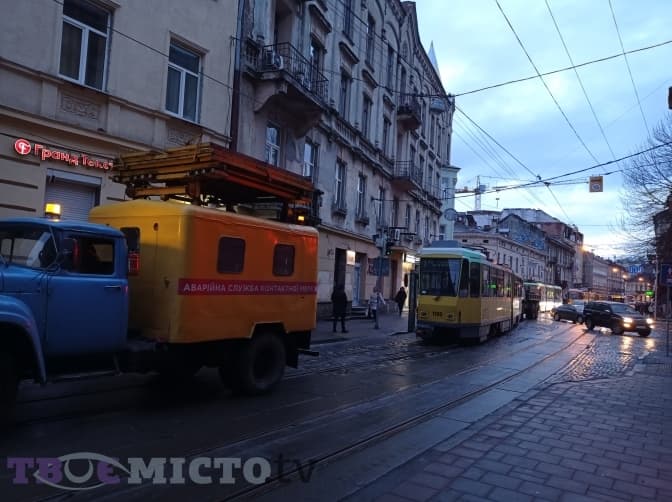 Ситуація на дорогах Львова. У бік центру зупинились трамваї