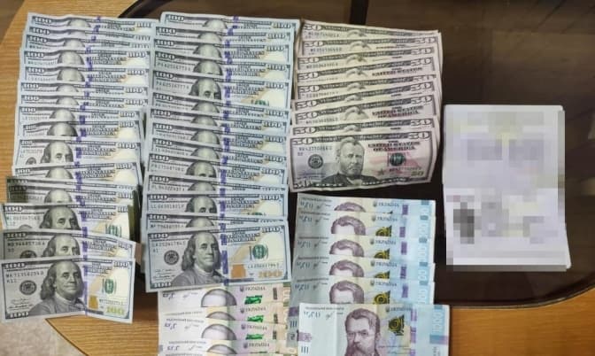 У пункті пропуску «Рава-Руська» затримали чоловіків, що пропонували хабарі за перетин кордону