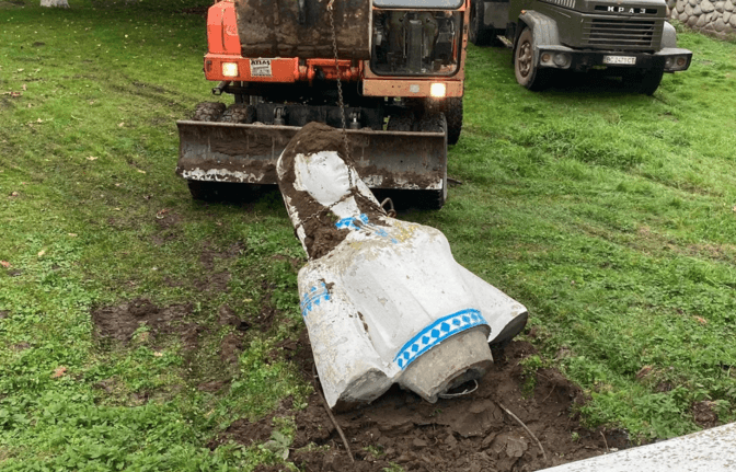 На місці розстрілу родини Шептицьких на Львівщині знесли радянський пам’ятник