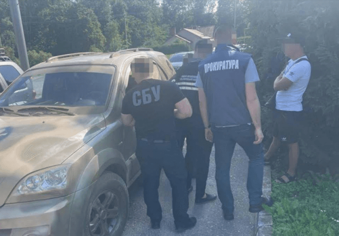 Волонтера зі Львова підозрюють у продажі авто, призначених для ЗСУ