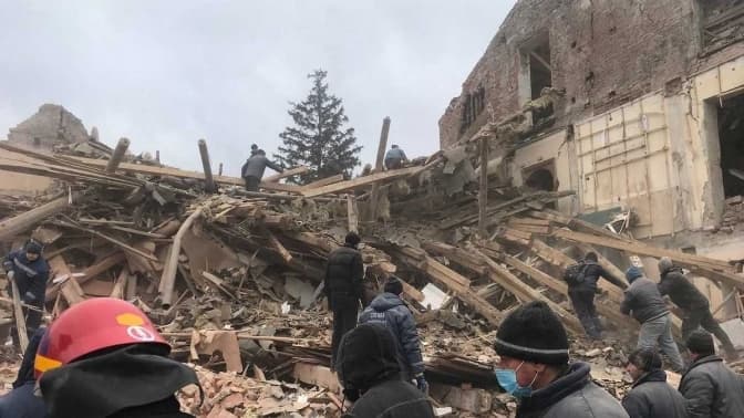 В Охтирці на Сумщині обстріляли військову частину. Загинули десятки українських бійців