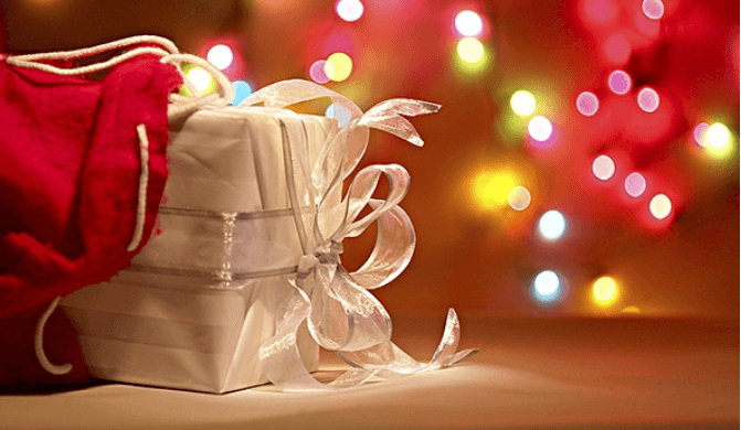 Екоіграшки, різдвяні прикраси, чай та солодощі. Прості ідеї подарунків на Миколая