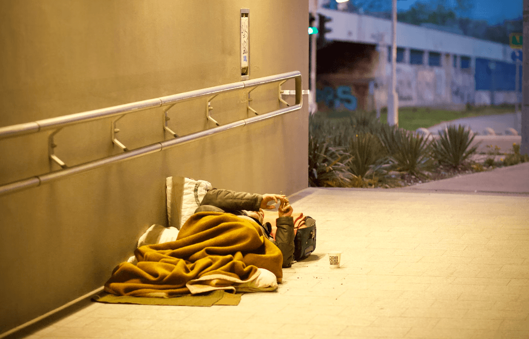 Як допомогти бездомним людям у Львові та куди приносити речі